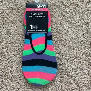 1 pair of no show socks